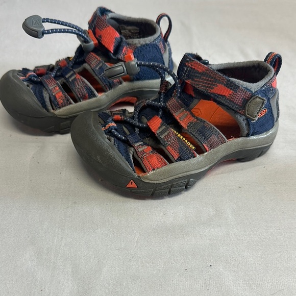 Keen Red and Blue Sandals with Quick-Lace System - Picture 2 of 5